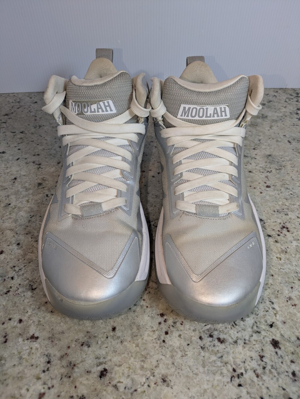 Moolah Triple Double Women's Basketball Shoes Gray Silver White Size 9